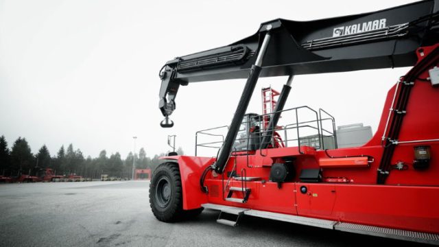 Nova frota de reachstacker atuará na APM Terminals Itajaí